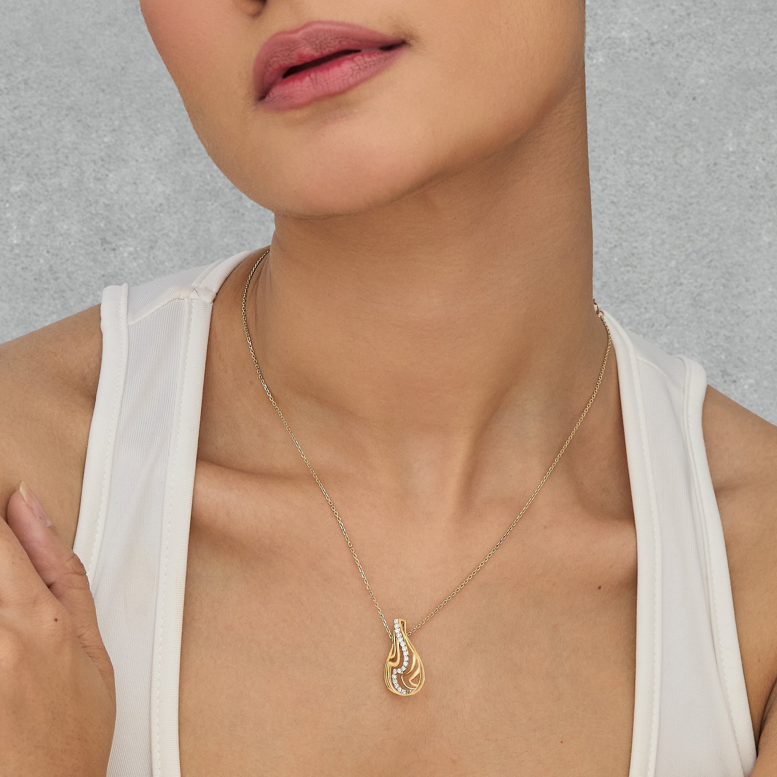 Curve Drop Diamond Necklace
