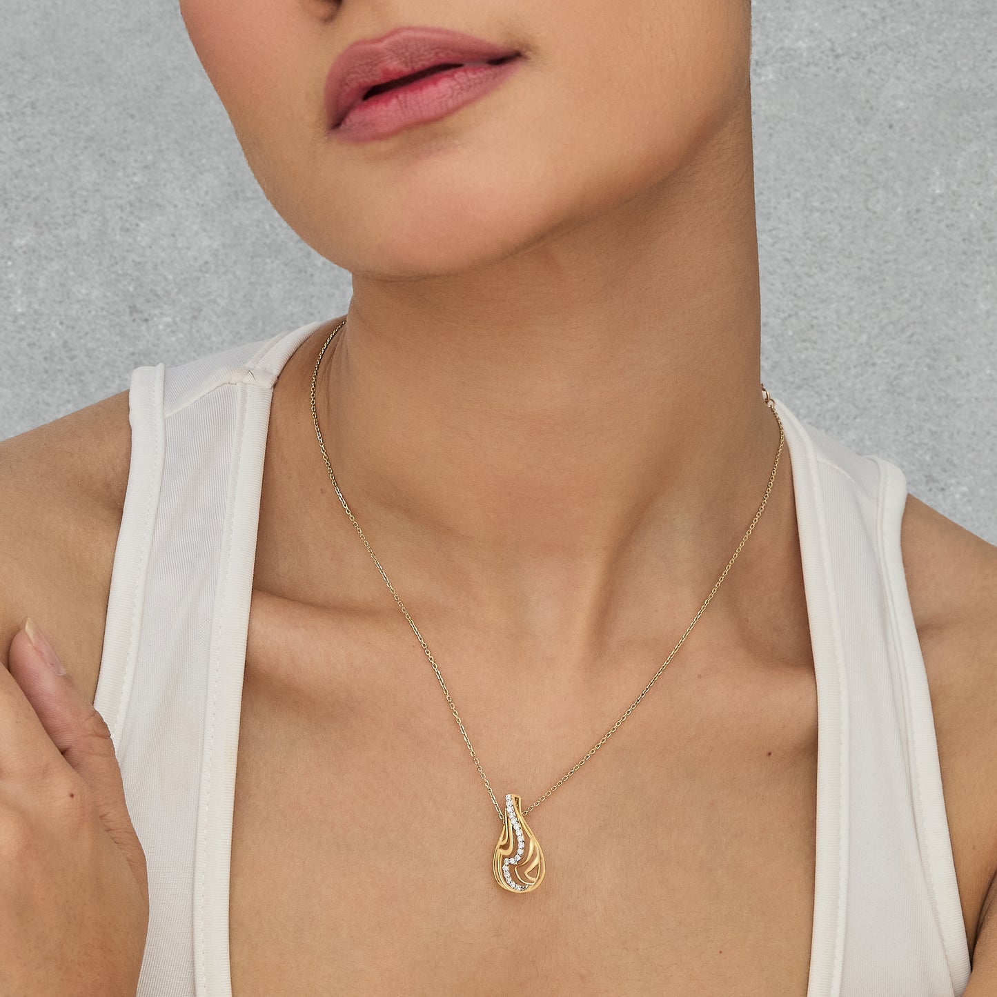 Curve Drop Diamond Necklace